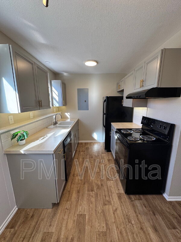 Building Photo - 713 N Dougherty Ave