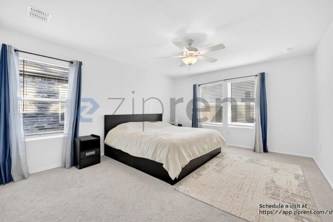 Building Photo - 2301 Vlg Crk Ln