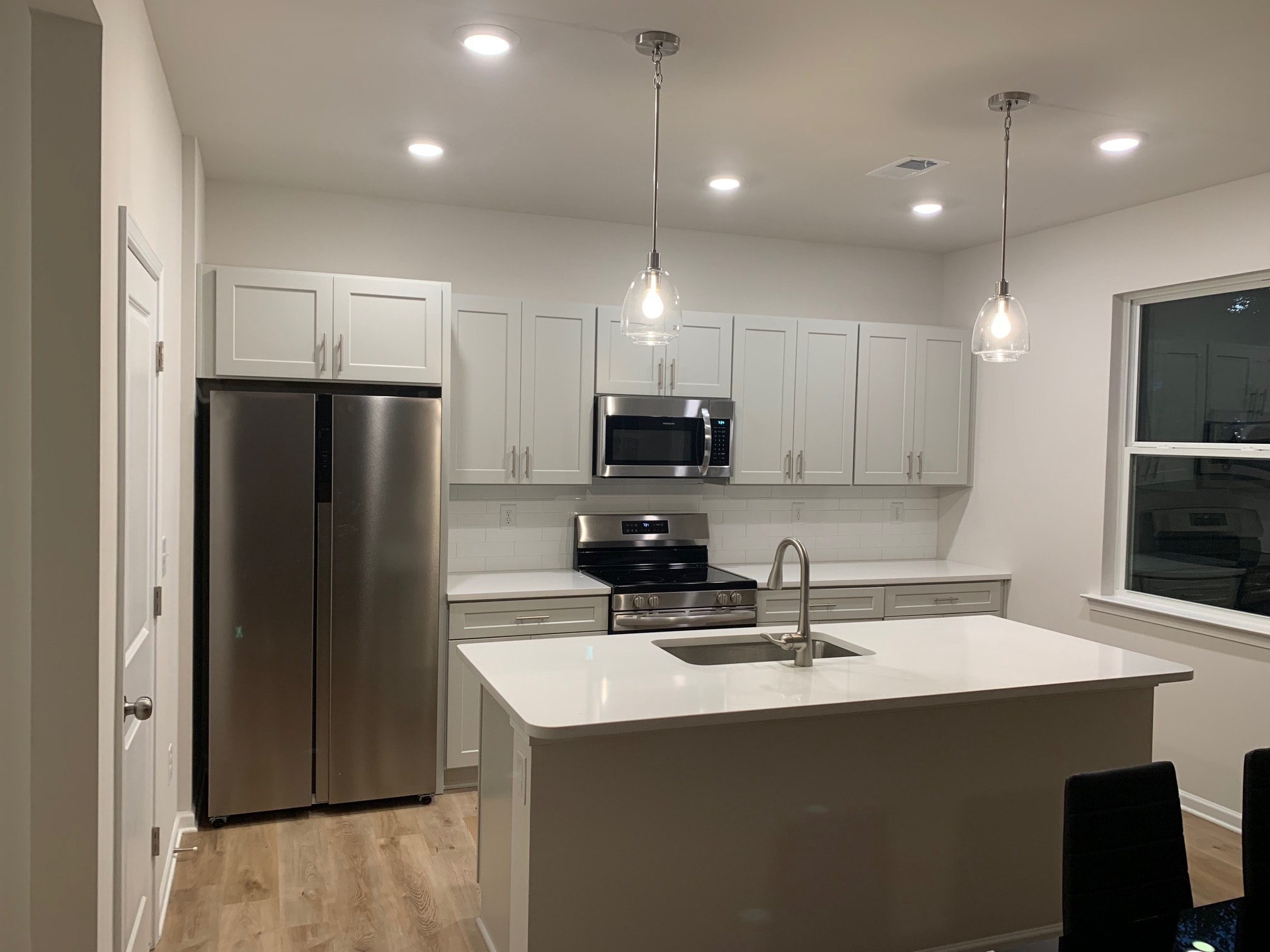 Building Photo - 1086 W Bank St