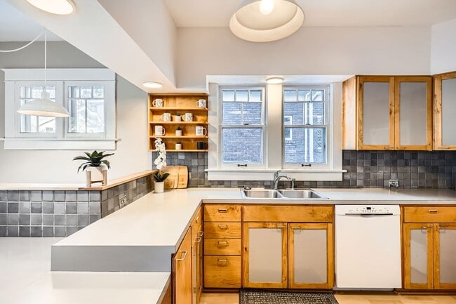 Building Photo - Fully Furnished 3BR Home Near Wash Park