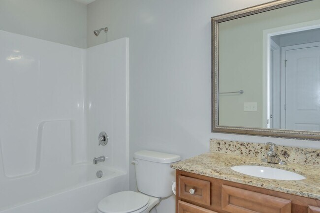 Building Photo - 3 Bedroom 2.5 Bath in Grovetown!