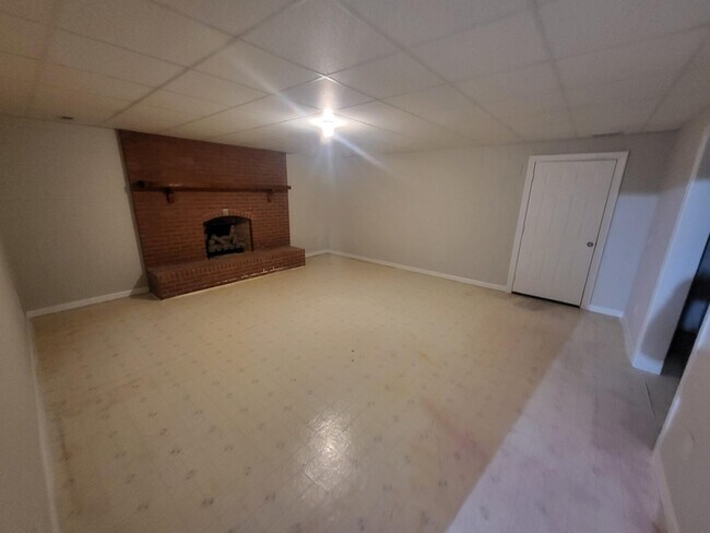 Building Photo - 645 Gardner Rd
