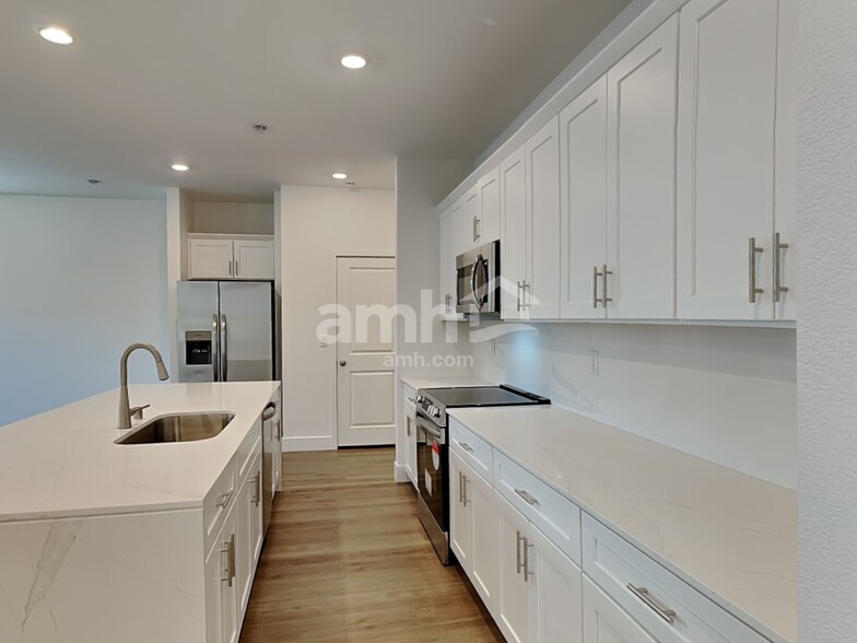 Building Photo - 9247 River Owl Ct