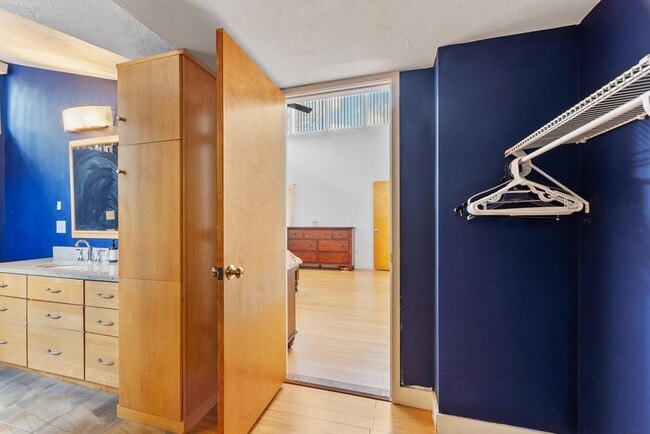 Building Photo - 5 Avondale Ave