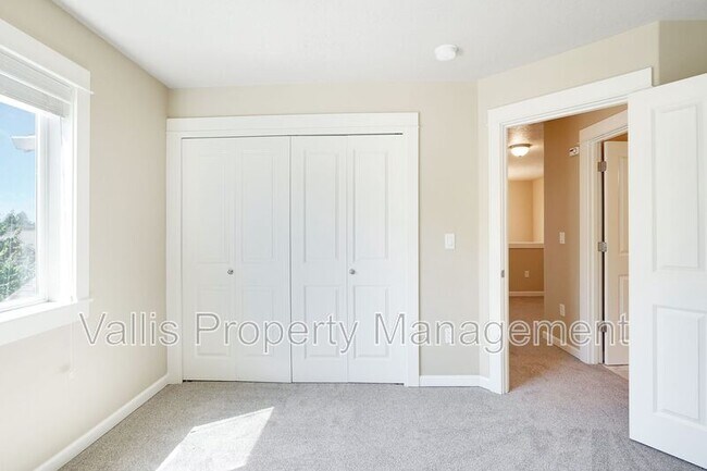 Building Photo - 5164 Andresen St SE