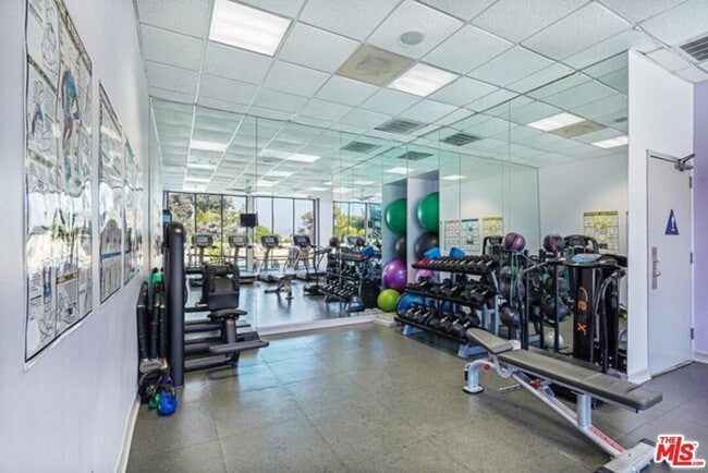 Building Photo - 2160 Century Pk E