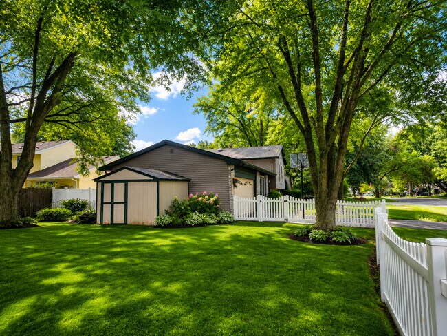 Building Photo - 4 N Birchwood Dr