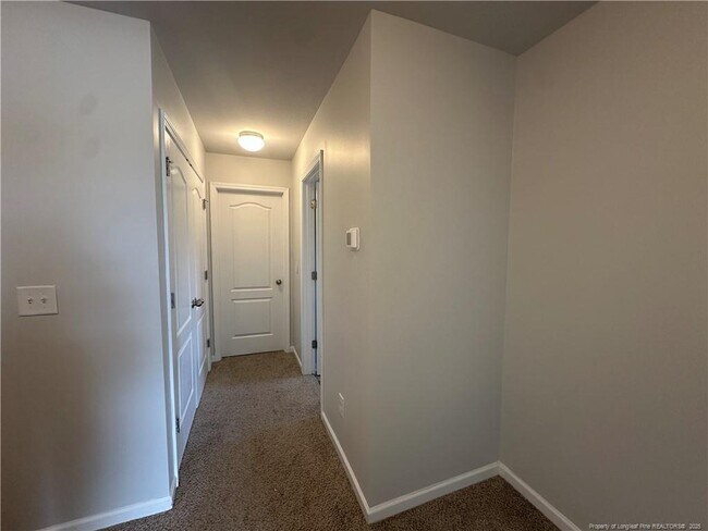 Building Photo - 910 Sapphire Stone Ln