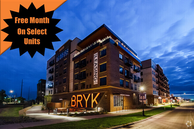 Building Photo - Bryk on Broadway