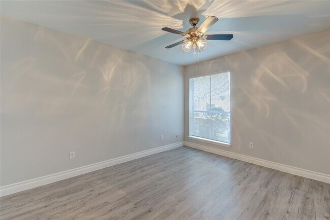 Building Photo - 2700 Westridge St