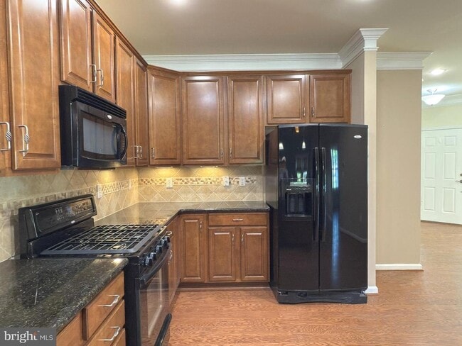 Building Photo - 44342 Oakmont Manor Square