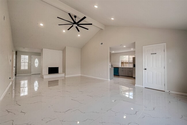 Building Photo - 12055 Fairpoint Dr