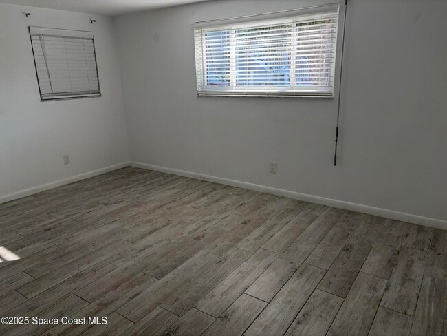 Building Photo - 5000 Ocean Beach Blvd