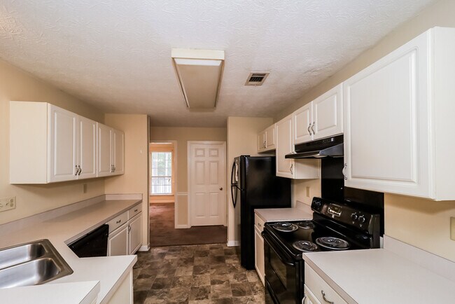 Building Photo - Wonderful 4 Bed Home!!