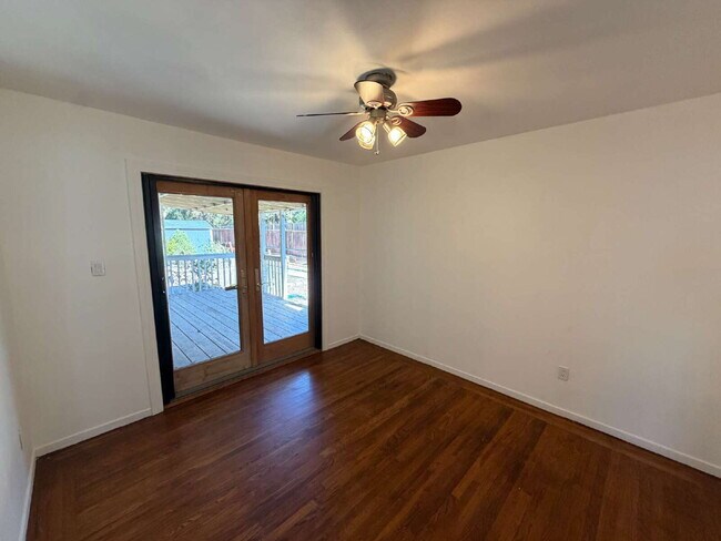 Building Photo - Charming 3-Bedroom Martinez Home with Cozy Fireplace & Spacious Living!
