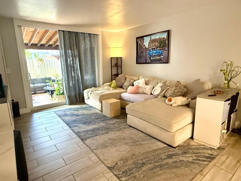 Living Room 2 - 828 W 38th Ter