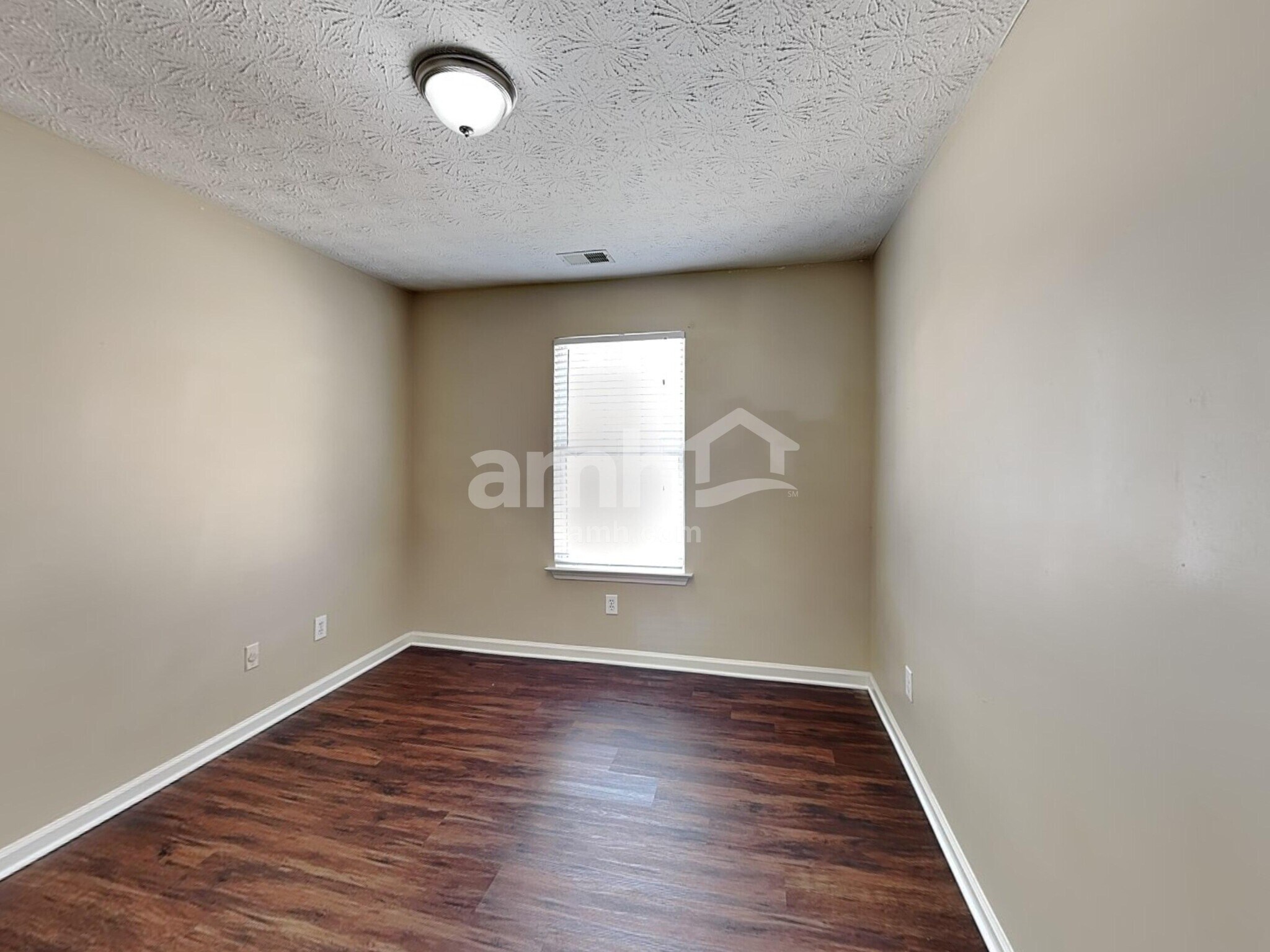 Building Photo - 1633 Sparrow Wood Ln SW