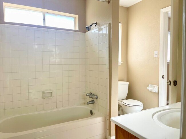 Building Photo - 22615 Indian Knoll Dr