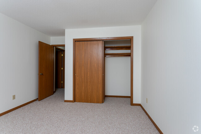 2BR, 1BA - Eagle View Apartments