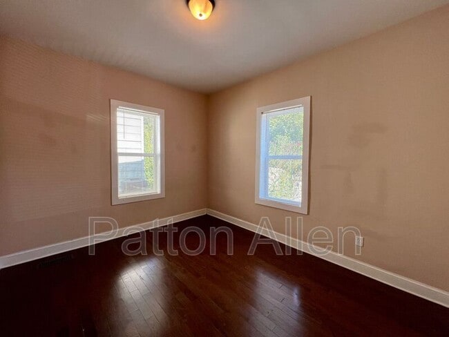 Building Photo - 114 Clingman Ave
