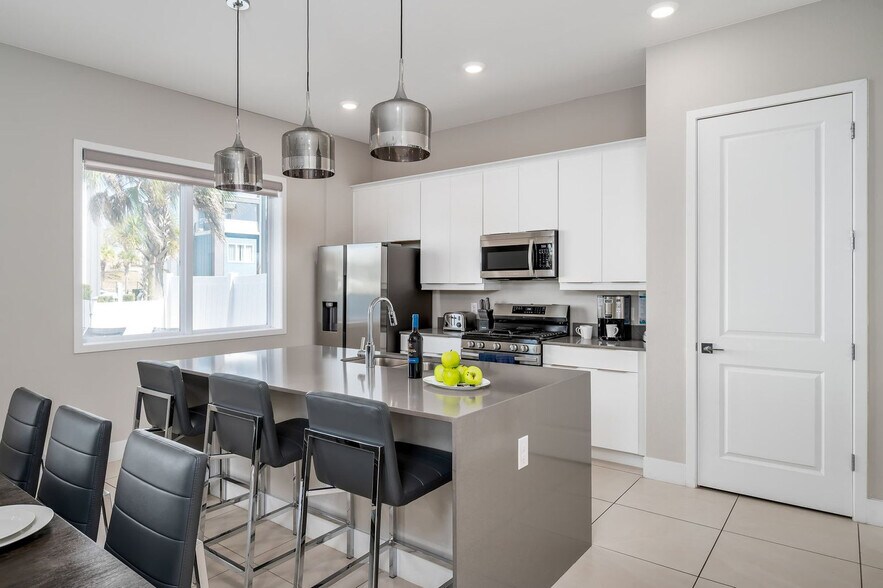 Building Photo - 7770 Sandy Ridge Dr