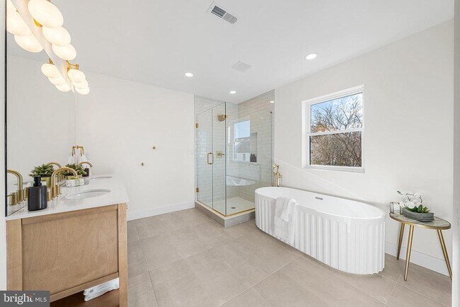 Building Photo - 705 Preston Ave