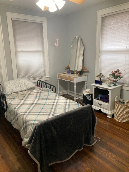 Building Photo - 1410 74th St