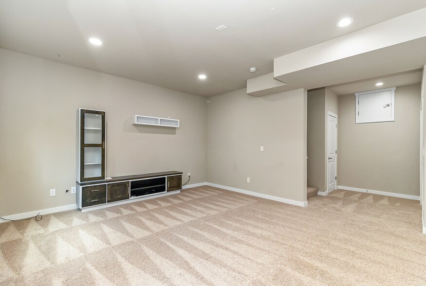 Building Photo - 15312 NE Woodland Pl