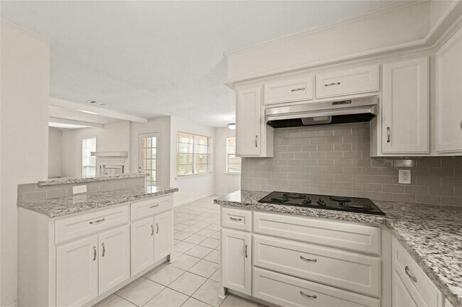 Building Photo - 14110 Saddlebend Dr