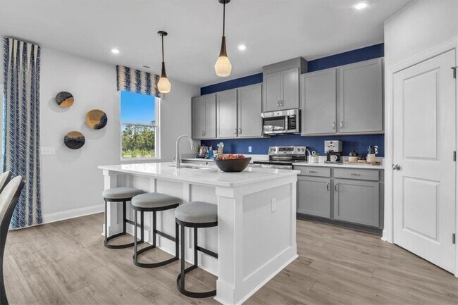 Building Photo - 75 Hickory Ln