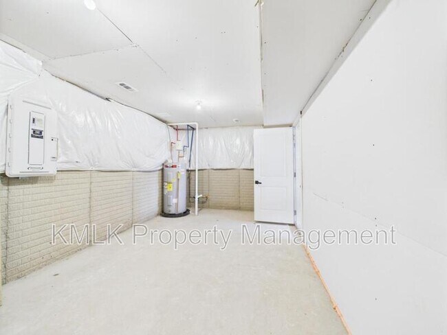 Building Photo - 844 Buckeye Dr
