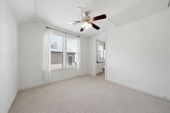 Building Photo - 3219 Maxroy St