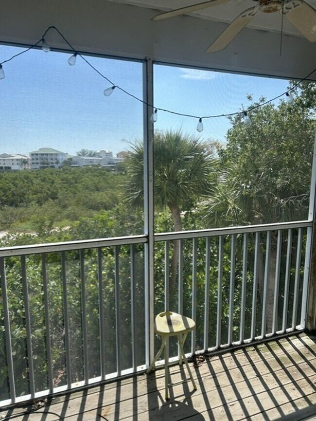 Building Photo - Luxury living with an Intracoastal view and direct access to dock, marina and lift