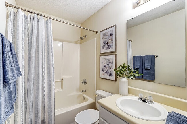 Building Photo - Townhome Living Made Easy.