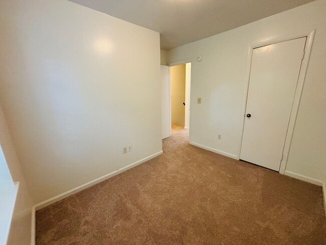 Building Photo - 103 Huntington Ln