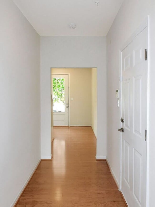 Building Photo - Pet Friendly 3 level End Unit Town Home wi...