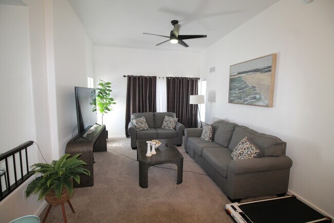 Building Photo - 2 Bedroom 2 bath condo