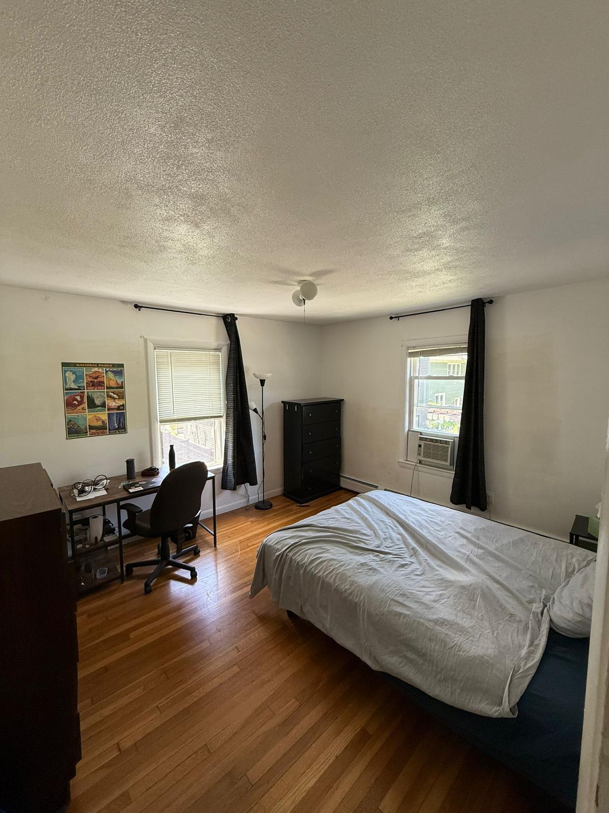 Building Photo - 19 Hunting St