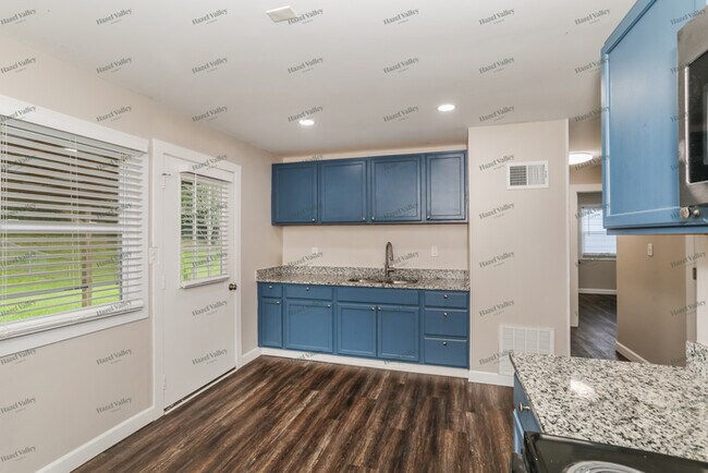 Building Photo - 9585 Loralinda Dr