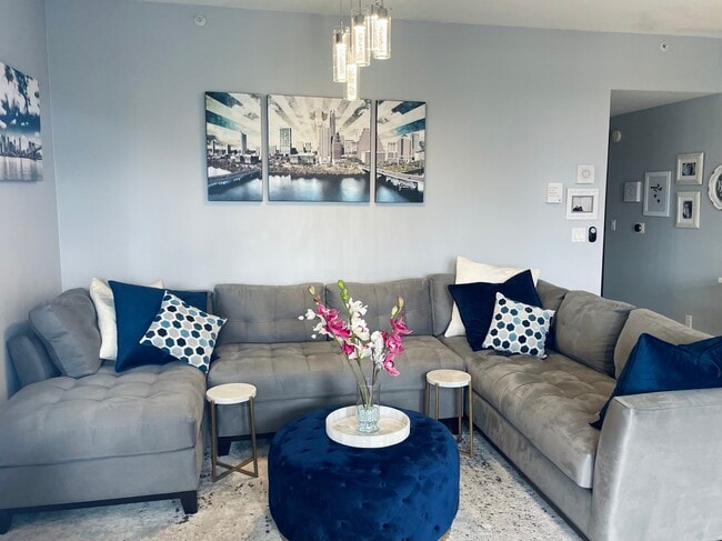 Living Area - 603 Davis St