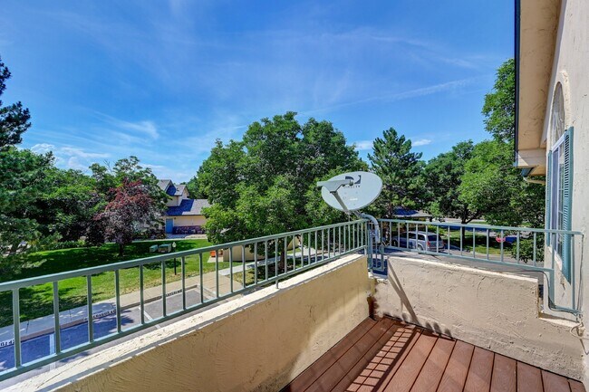 Building Photo - "Charming 2-Bed, 2-Bath Condo Retreat in Centennial"