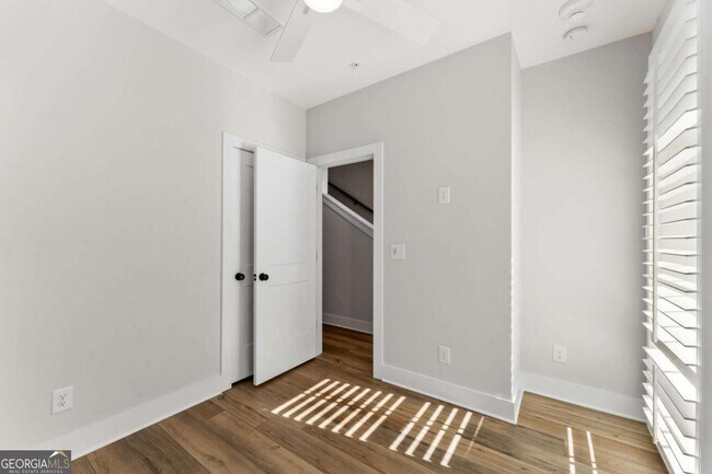 Building Photo - 1272 Longreen Ter NW