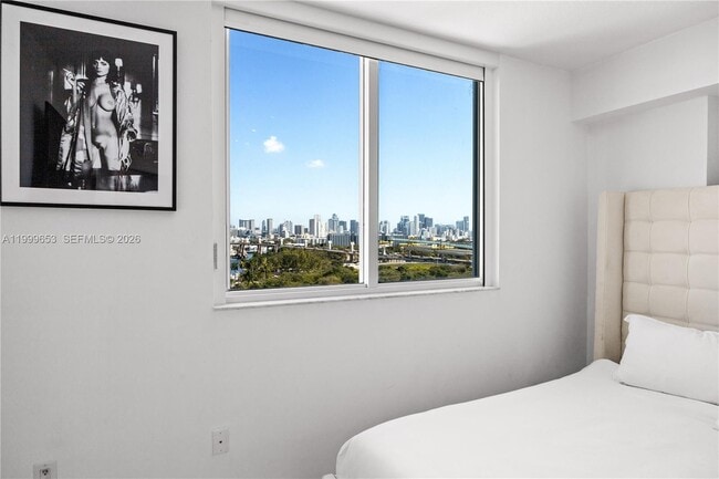 Building Photo - 1861 NW S River Dr