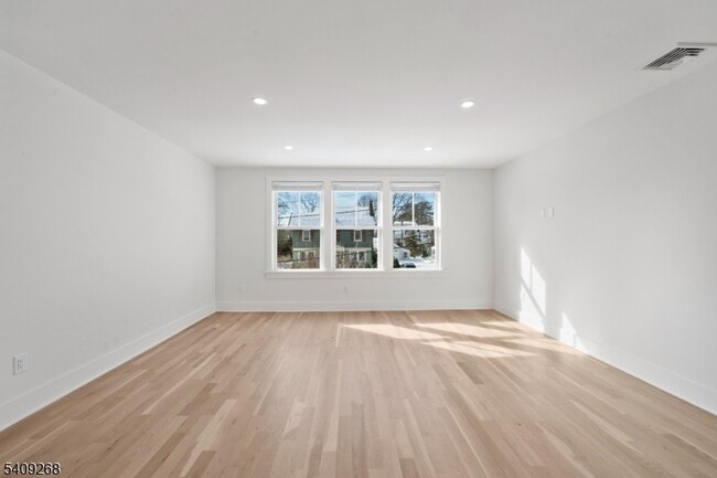 Building Photo - 96 Watchung Ave