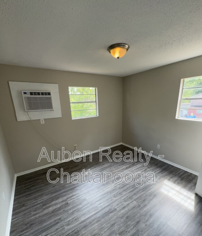 Building Photo - 832 Sylvan Ave