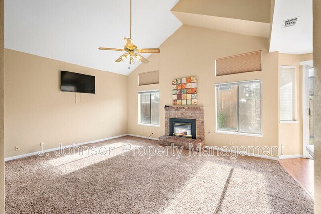 Building Photo - 516 Carrigane Way