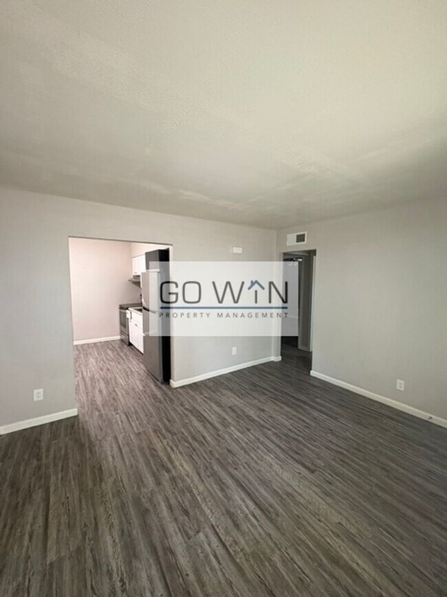 Building Photo - 6621 West Myrtle Ave