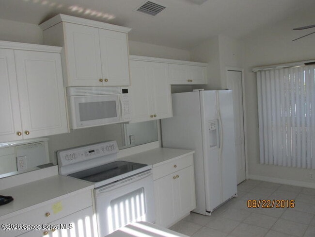 Building Photo - 1610 Lago Mar Dr