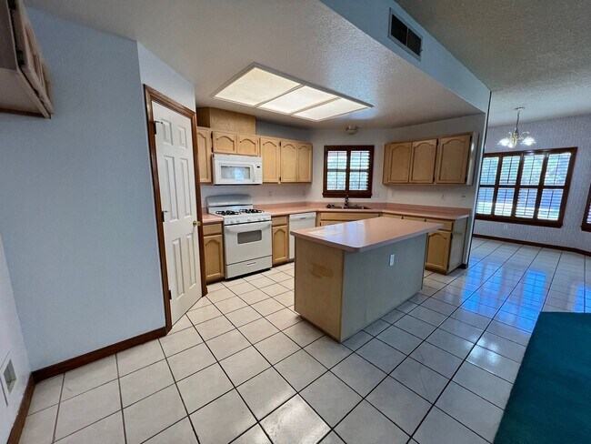 Building Photo - 6851 Rock Canyon Dr