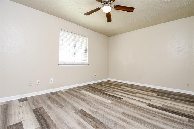 Building Photo - 15222 Morning Dove Dr